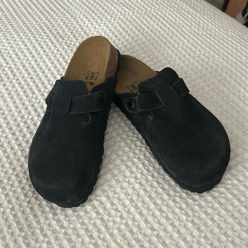 NWOB Black Suede Betula (Birkenstock Original) Clogs, Ladies 6